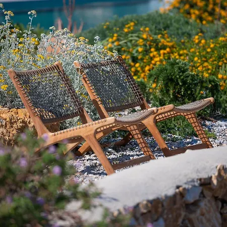 Ypseli Anafi's Hive Hotel 2*