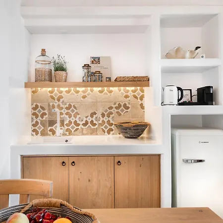 Ypseli Anafi's Hive Anafi