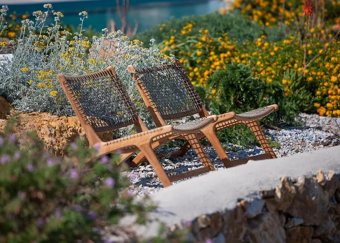 Ypseli Anafi's Hive Hotel 2*