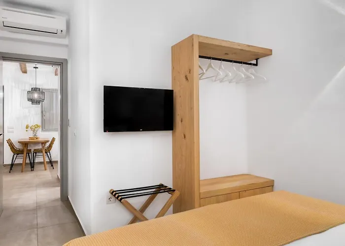 Ypseli Anafi's Hive Anafi