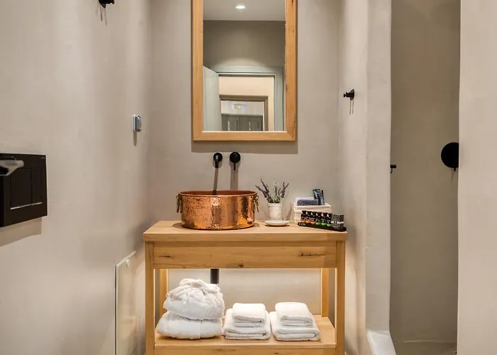 Ypseli Anafi's Hive 2* Anafi