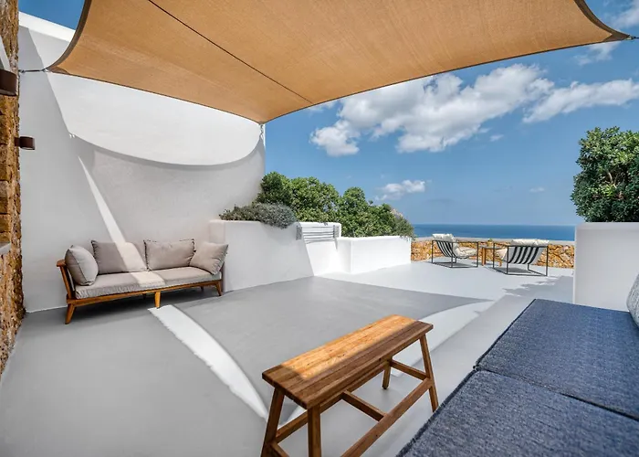 Ypseli Anafi's Hive Hotel 2*