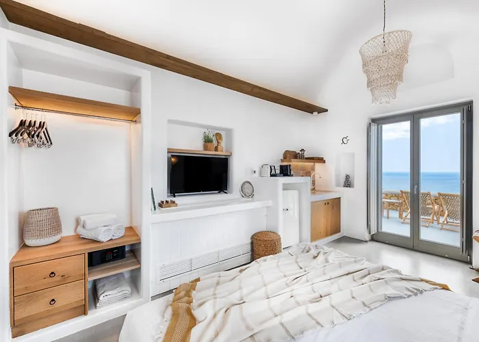 Hotel Ypseli Anafi's Hive