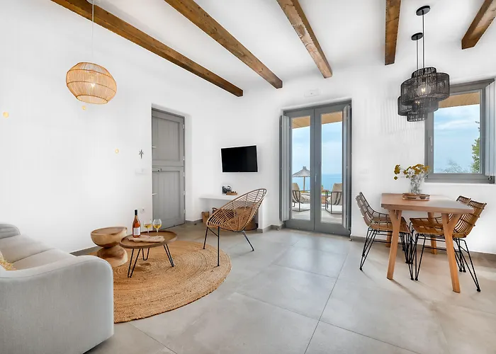 Ypseli Anafi's Hive Hotel